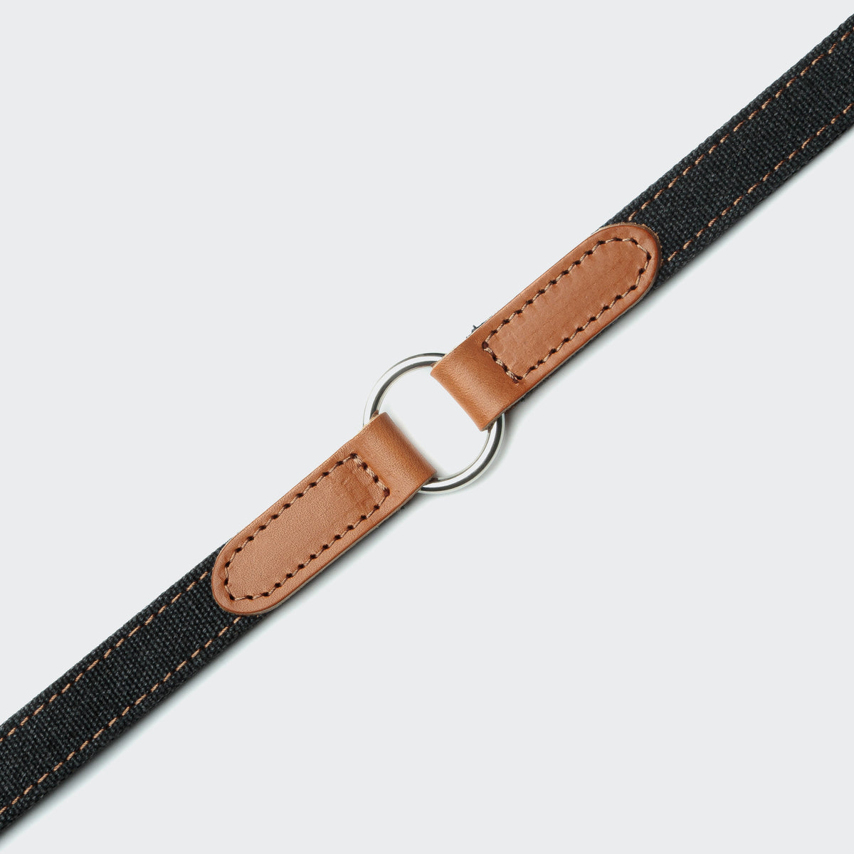 Black cognac dog leash back view, adjustable