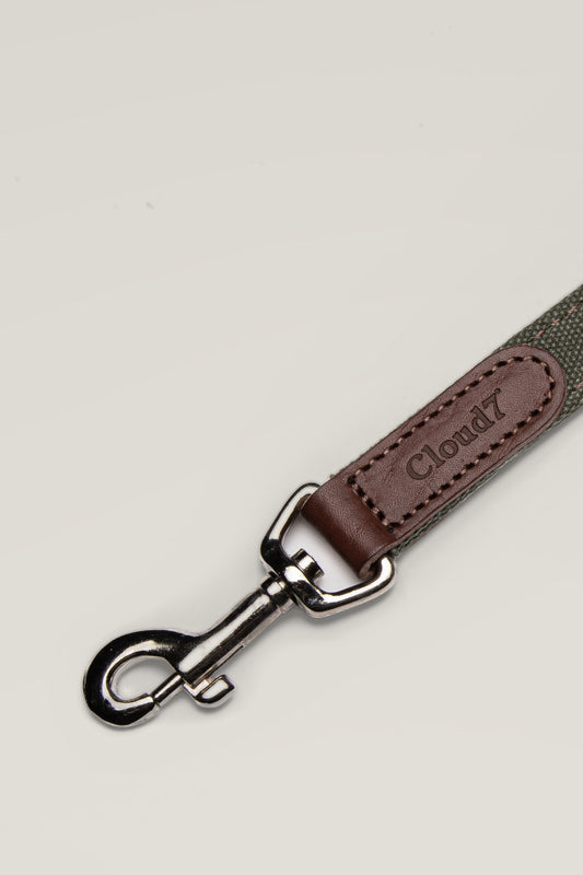 Stainless steel snap hook and Cloud7 leather patch of the Tivoli Olive dog leash, detail