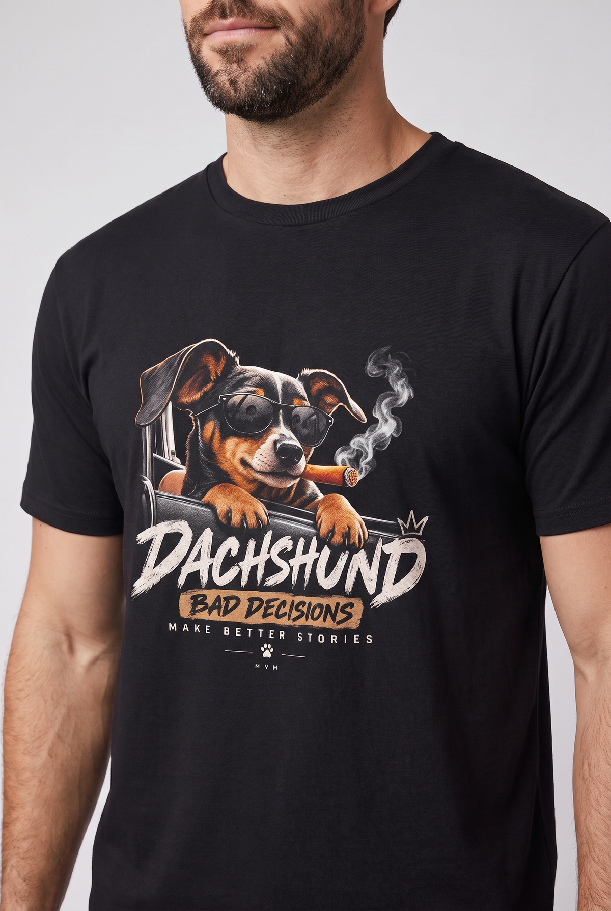 Nahaufnahme vom Dackel Print auf dem schwarzen Baumwoll T-Shirt