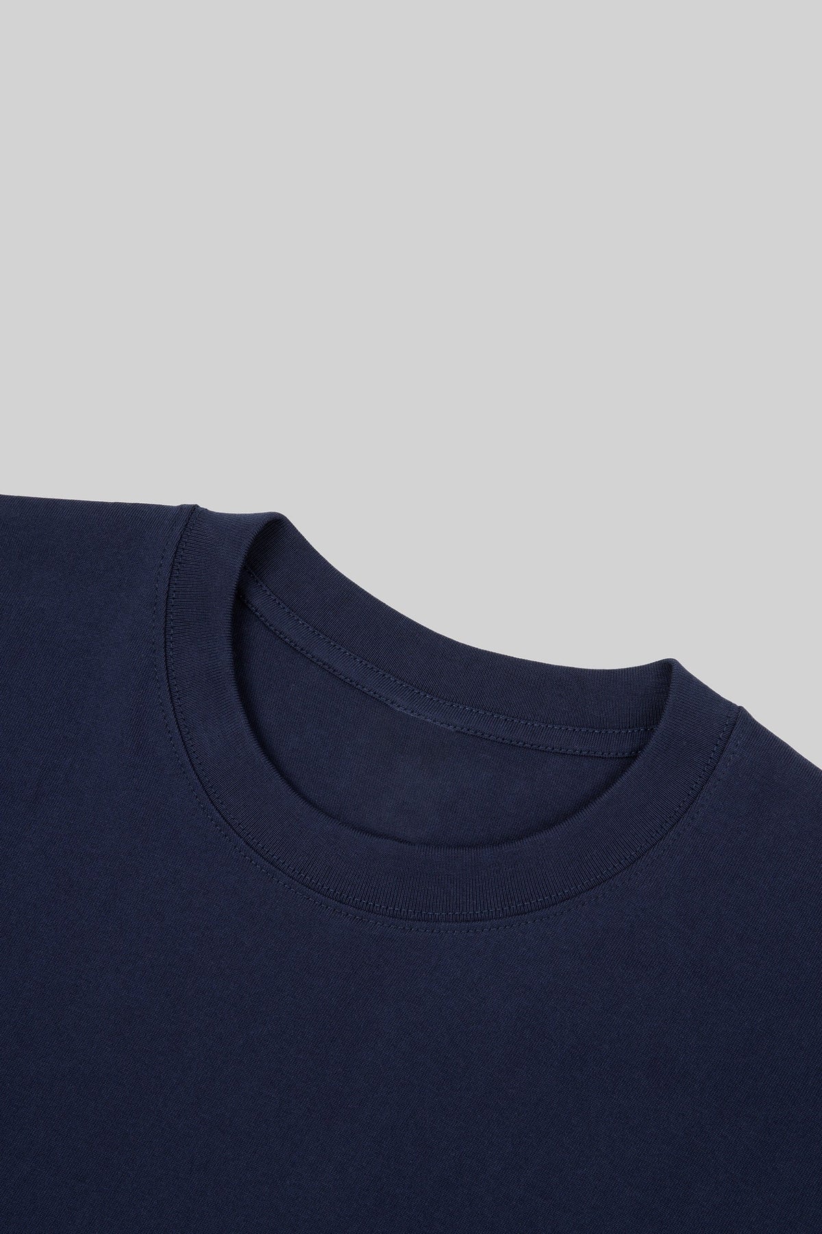 Ribbed crew neck of the navy heavyweight cotton tee, close-up