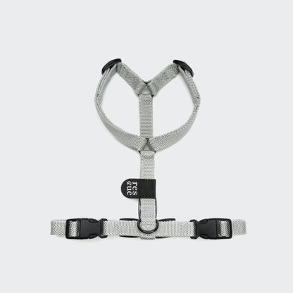 RESC7UE Silver dog harness detail, reflective nylon stitching