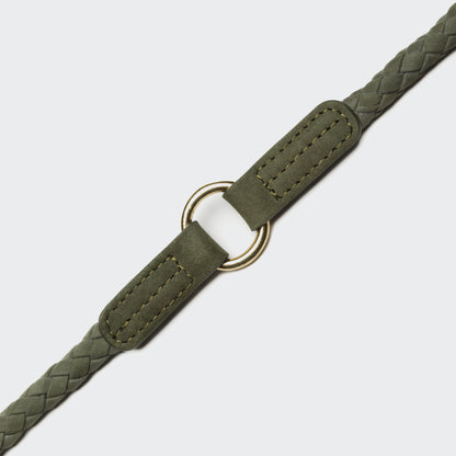 Moss leather dog leash side view, premium leather