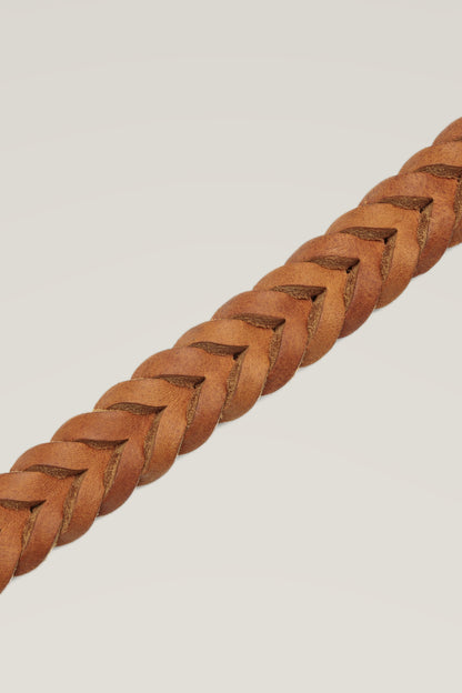 Hand-braided caramel greased leather of the Cloud 7 Central Park dog collar, close-up