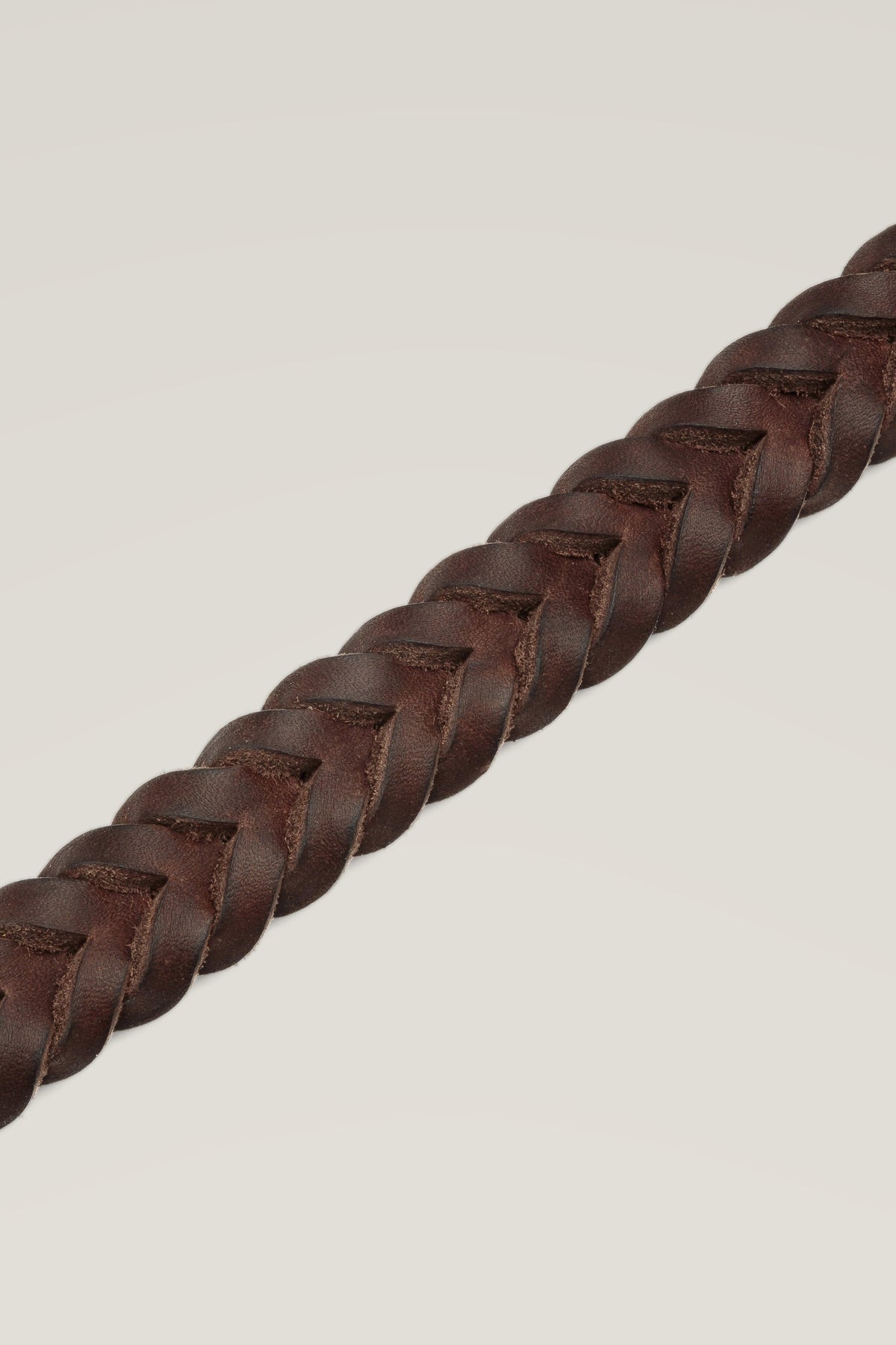 Hand-braided saddle brown greased leather of the Cloud 7 Central Park dog collar, close-up