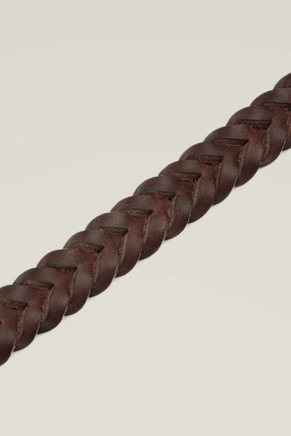 Hand-braided saddle brown greased leather of the Cloud 7 Central Park dog collar, close-up