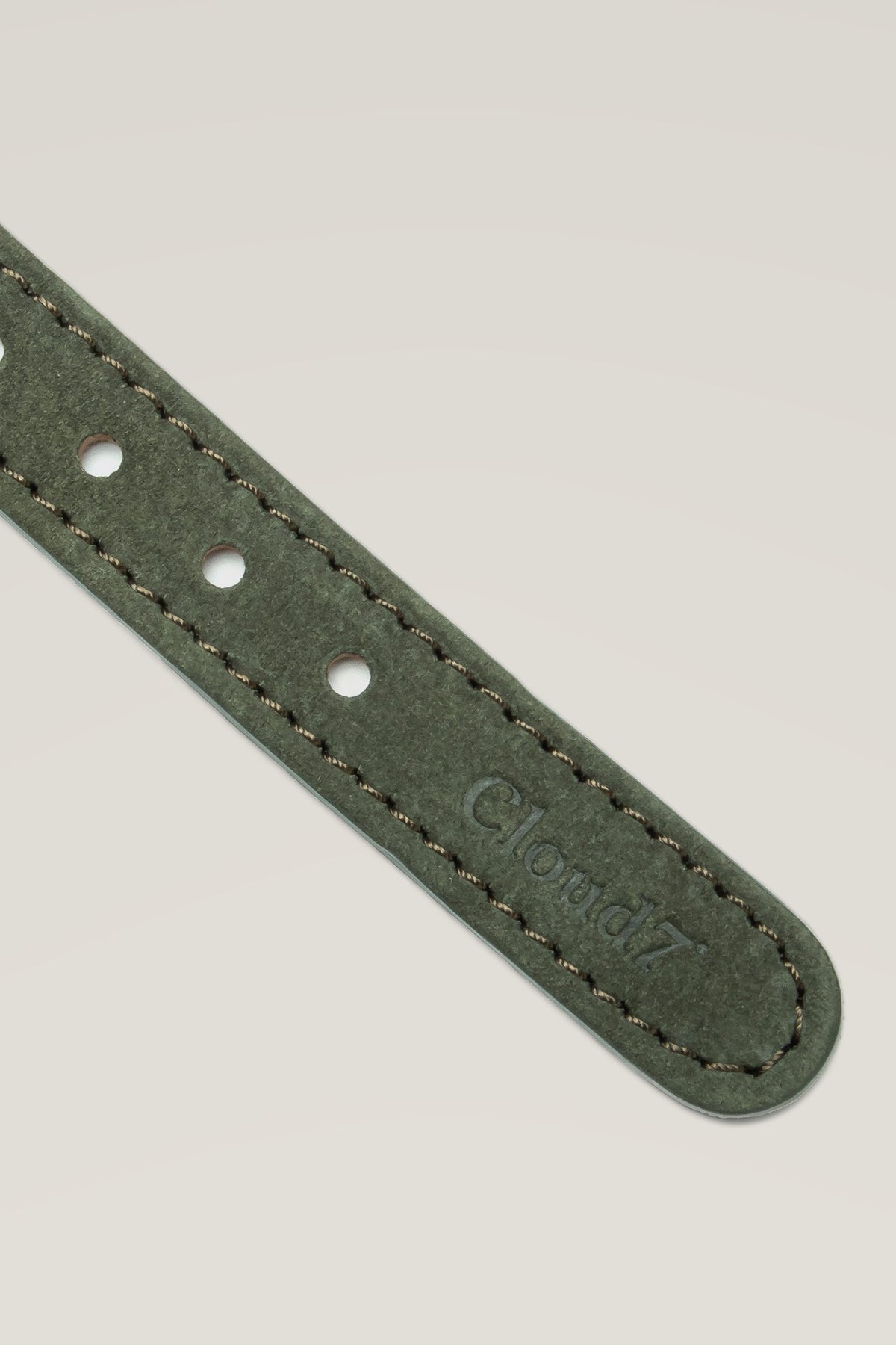 Moss green nubuck leather with tonal stitching of the Cloud 7 Tiergarten dog collar, close-up