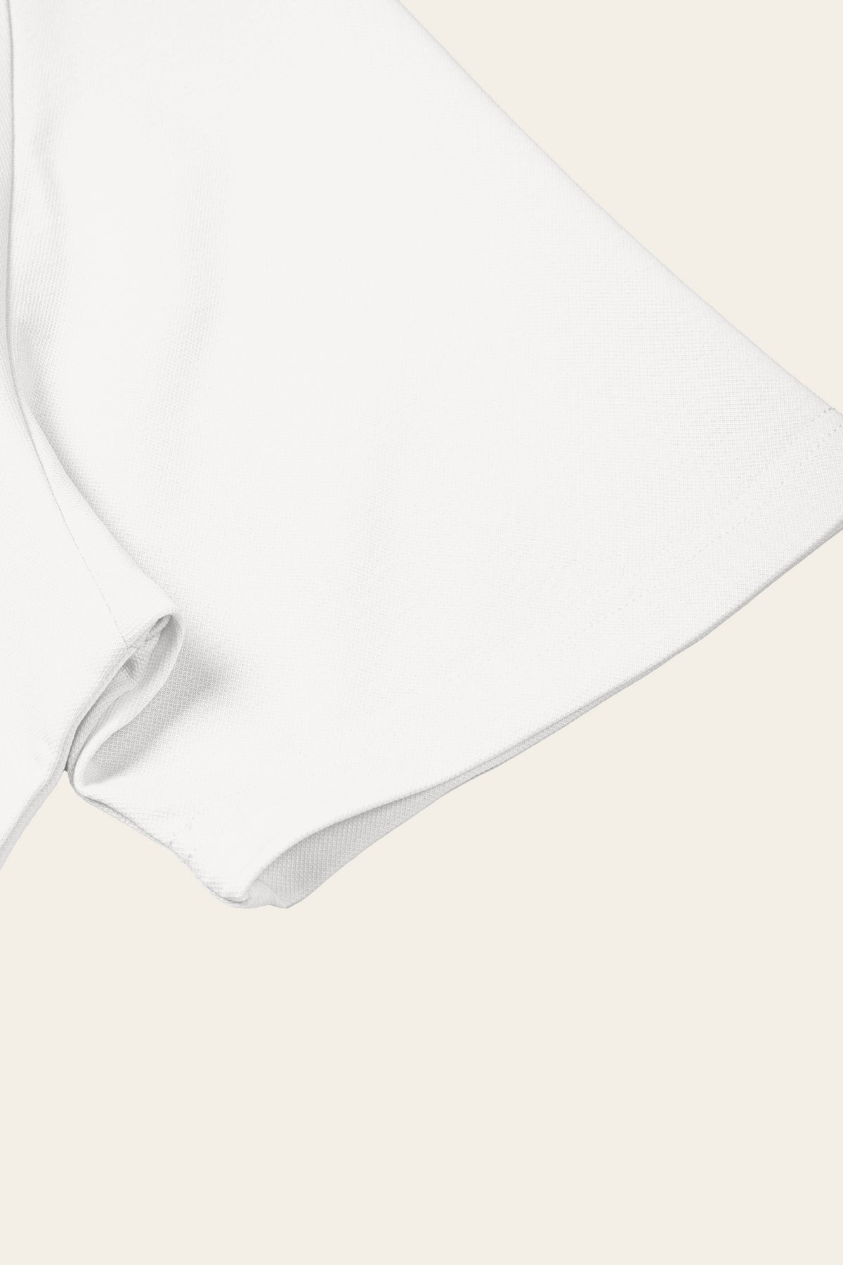 Detail of the short sleeve with stitched hem of the white golf polo. Color: White