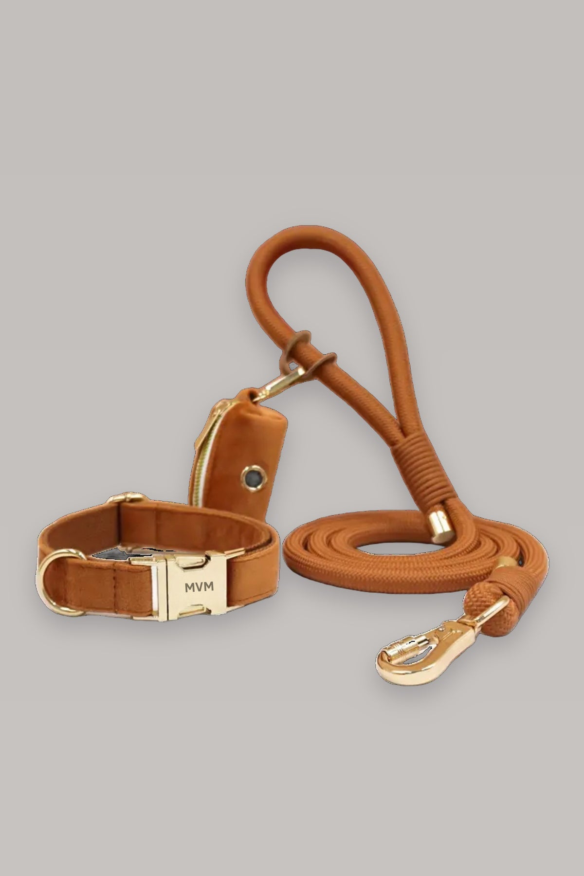 MVM Evergreen dog collar and leash set in camel, packshot