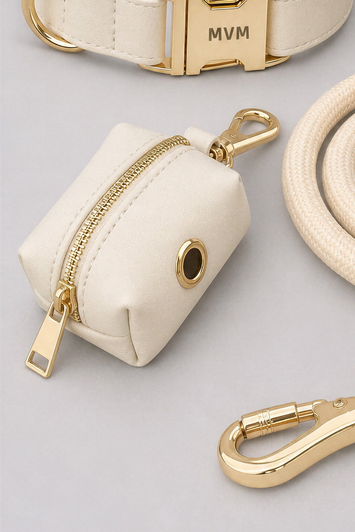 Warm beige velvet poop bag holder with gold zipper from the MVM Evergreen set, detail