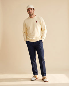 Man wearing Swing dachshund golf sweatshirt, full-body studio look. Color: Apricot