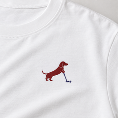 Putting dachshund golf T-shirt print detail. Color: White